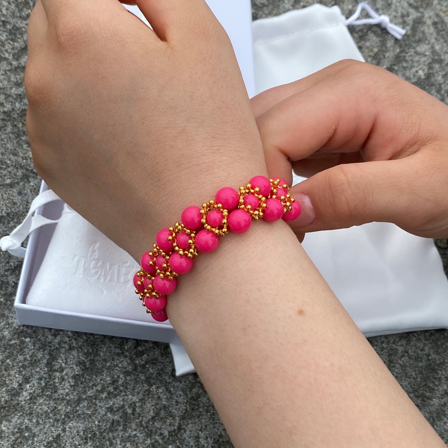 072 : Hot Pink